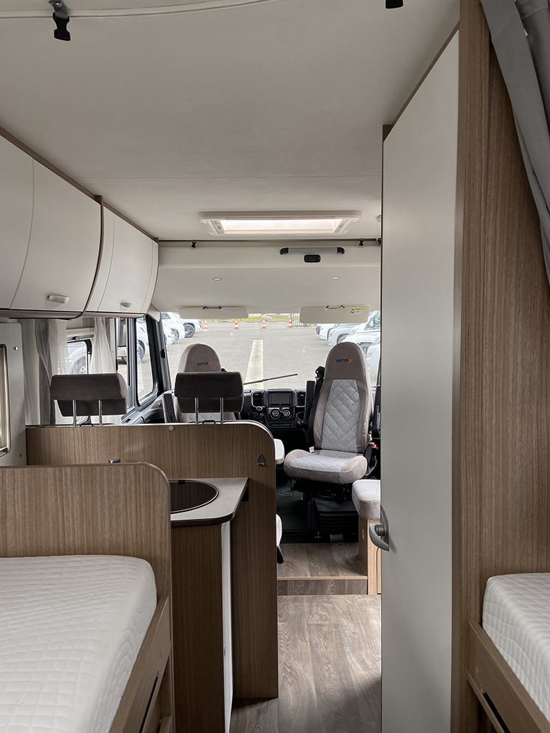 Intégral Carado i338 vue intérieure cabine