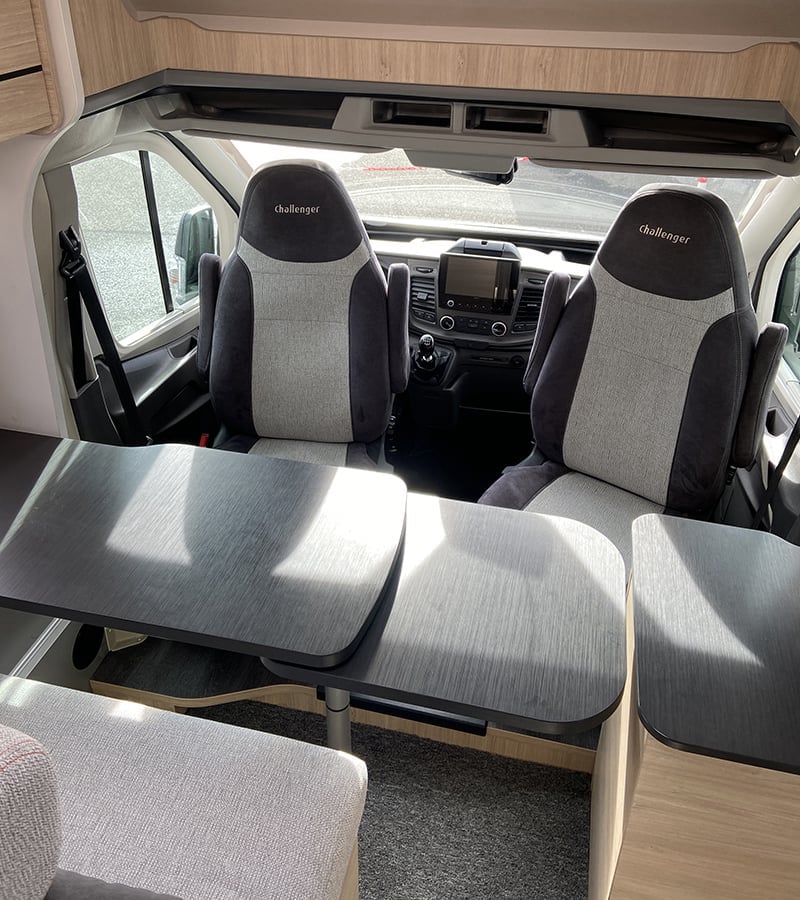 Profilé Challenger S 194 Start Edition espace salon