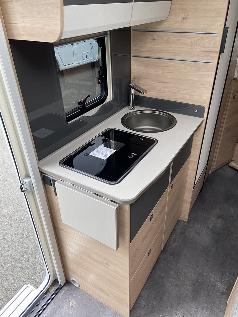 Intégral Dethleffs Globebus i6 espace cuisine