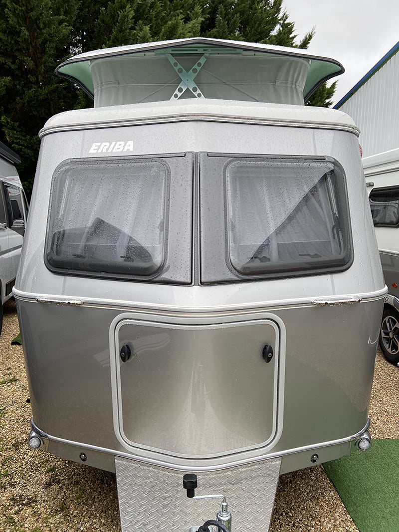 Caravane Eriba Touring 310 Edition Legend 2024 Face Avant toit relevé