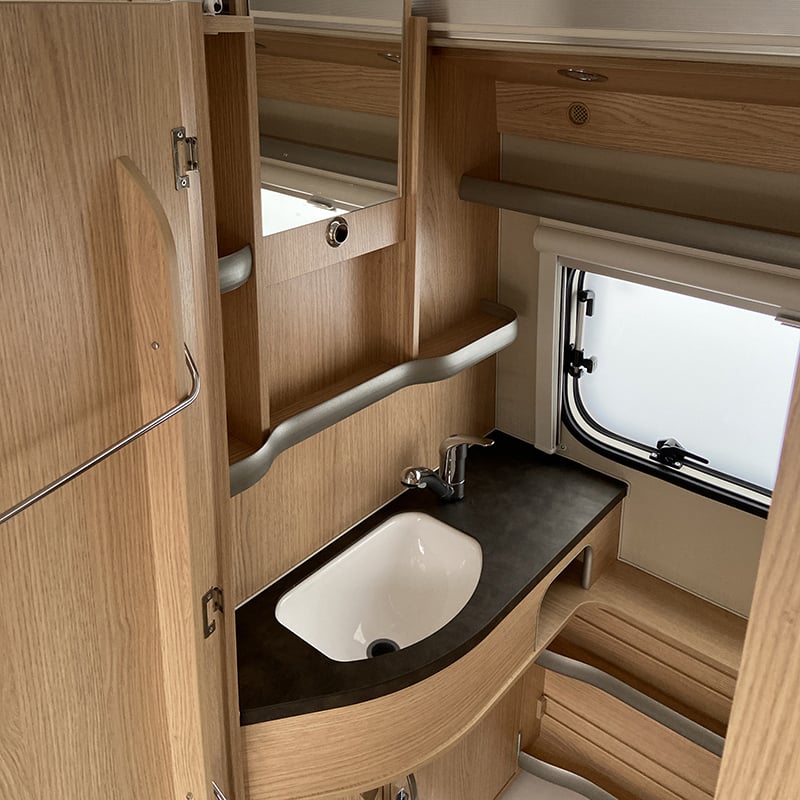 Caravane Eriba Triton 430 - 60e édition 2022 espace sanitaire lavabo