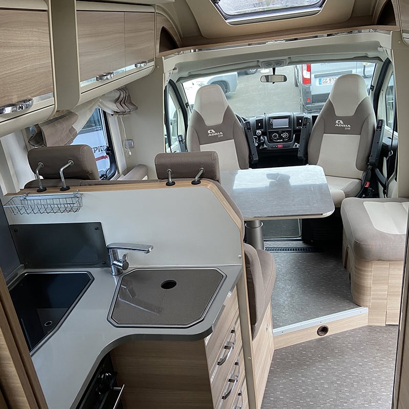 Profilé Adria Matrix 670 SBC vue intérieure salon