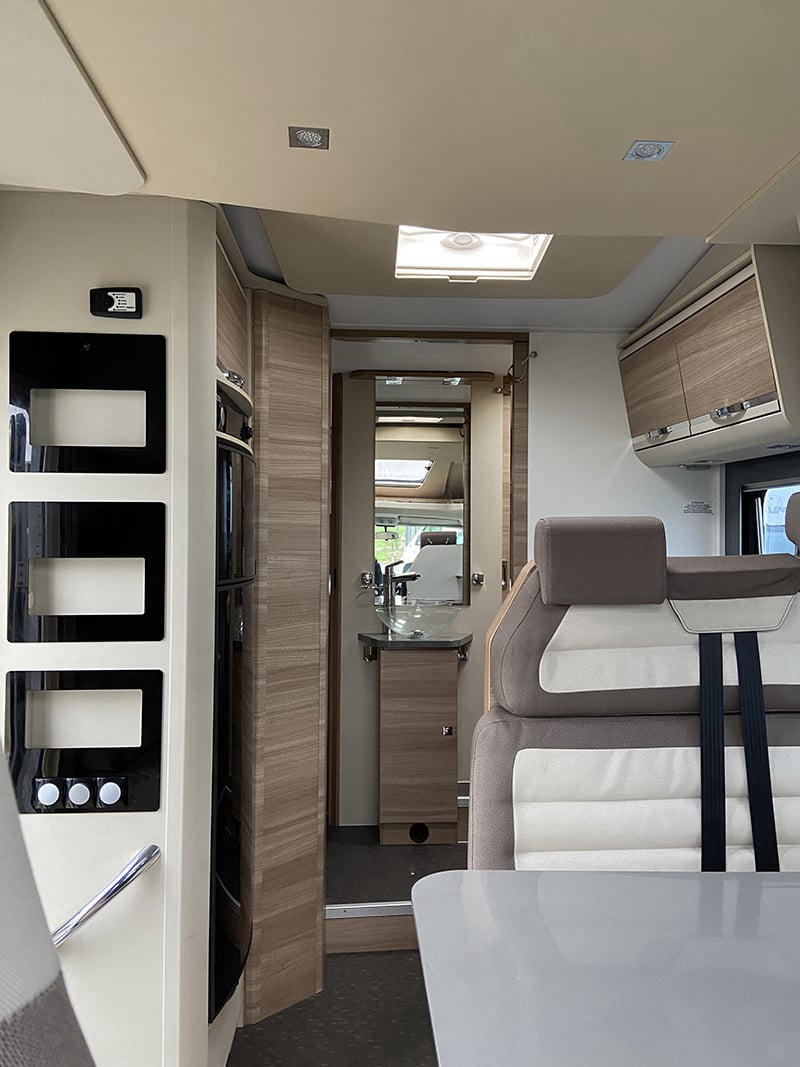 Profilé Adria Matrix 670 SBC vue intérieure couchage