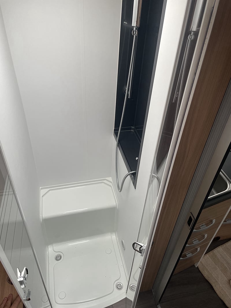 Profilé Adria Matrix Axess 600 DT espace douche