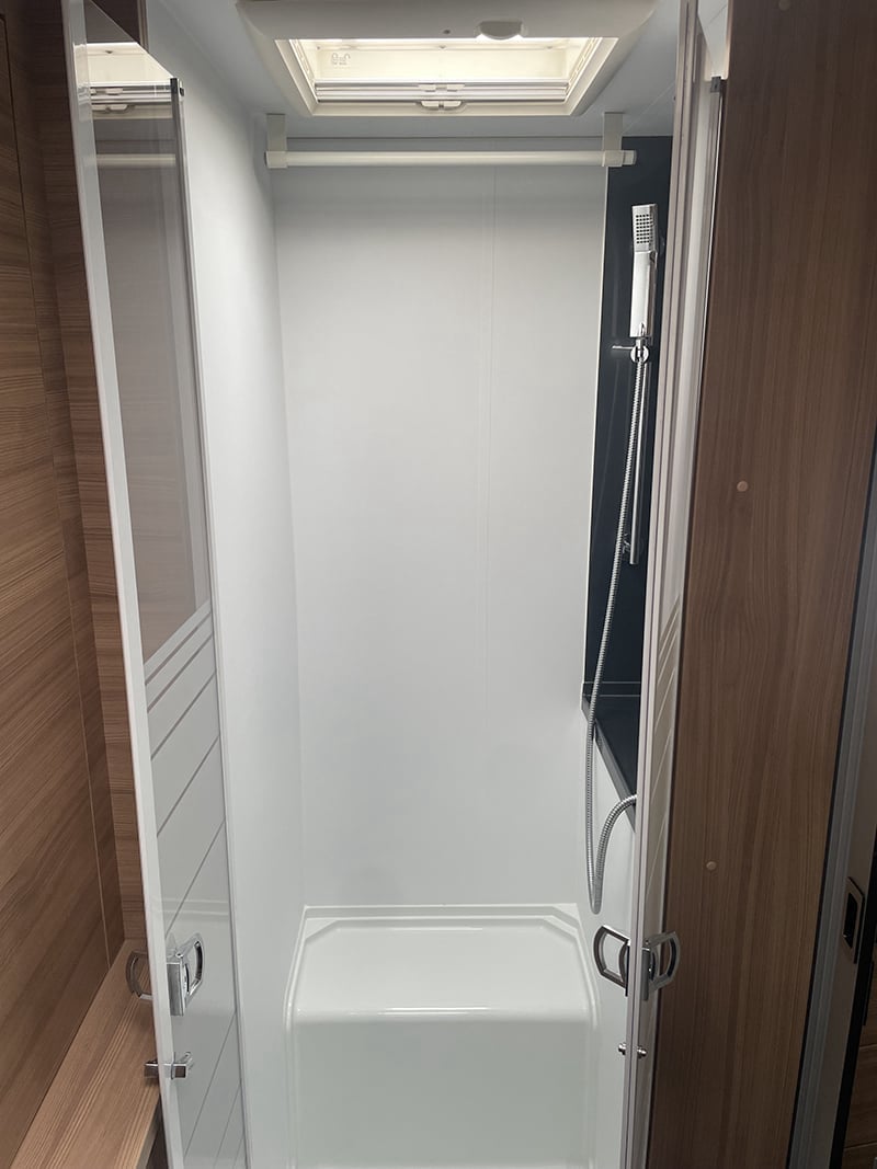 Profilé Adria Matrix Axess 600 DT espace douche