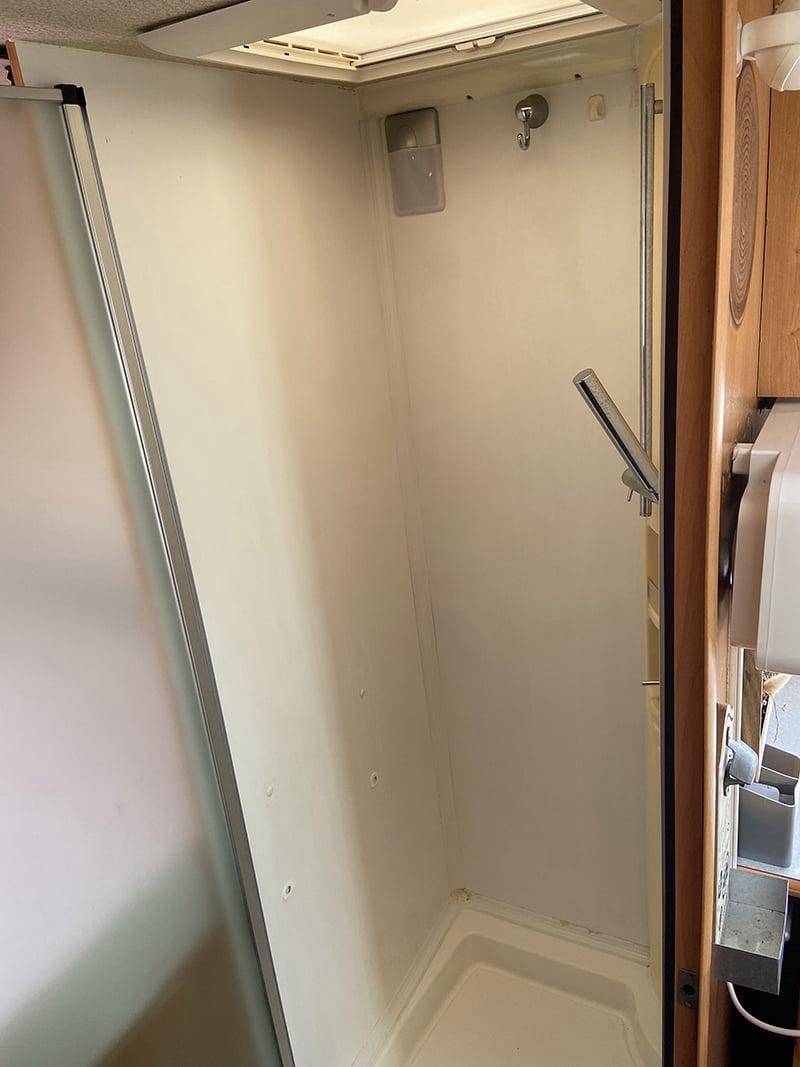 Intégral Bavaria i 68 BD espace douche
