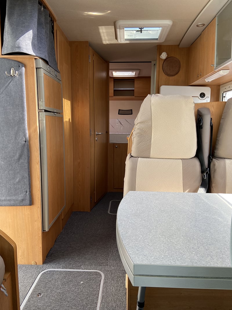 Intégral Bavaria i 68 BD vue intérieure couchage