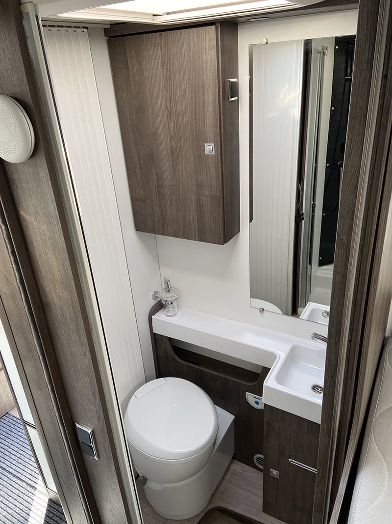 Profilé Benimar Tessoro T468 Spécial Edition espace sanitaire