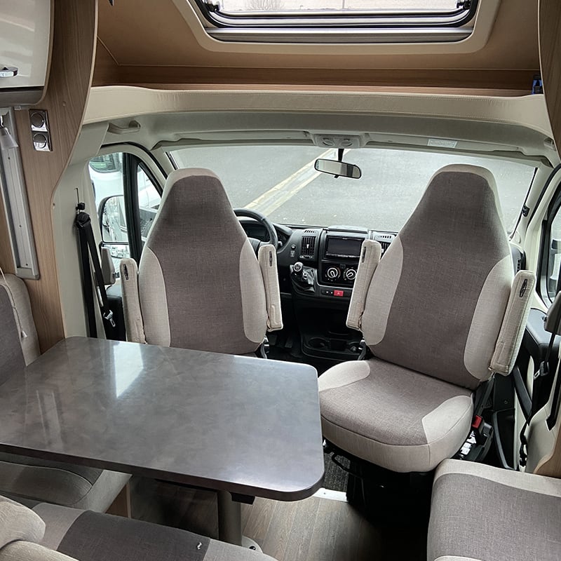 Profilé Bürstner Lyseo T700 espace salon