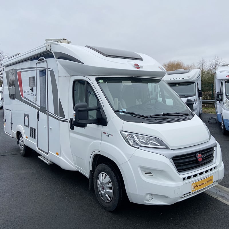 Profilé Bürstner Lyseo T700 profil avant droit