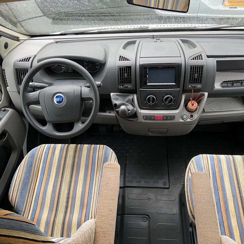 Profilé Bürstner Marano T 585 cabine de pilotage