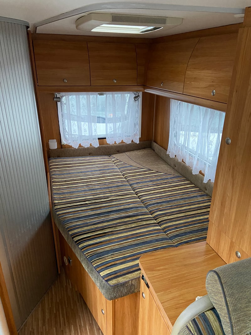 Profilé Bürstner Marano T 585 espace couchage