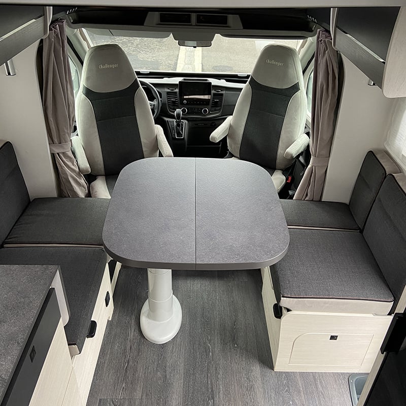 Profilé Challenger 328 Graphite Ultimate espace salon