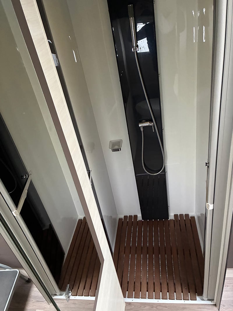 Profilé Challenger Maseo 290 espace douche