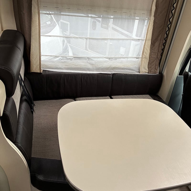 Profilé Challenger Maseo 290 espace salon