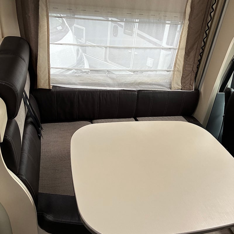 Profilé Challenger Maseo 290 espace salon