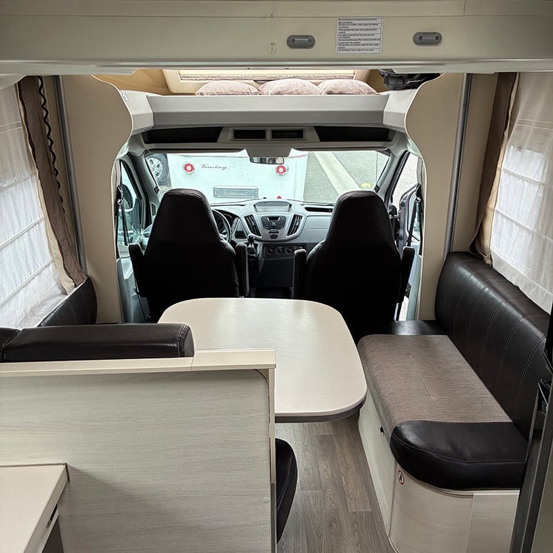 Profilé Challenger Maseo 290 vue intérieure cabine