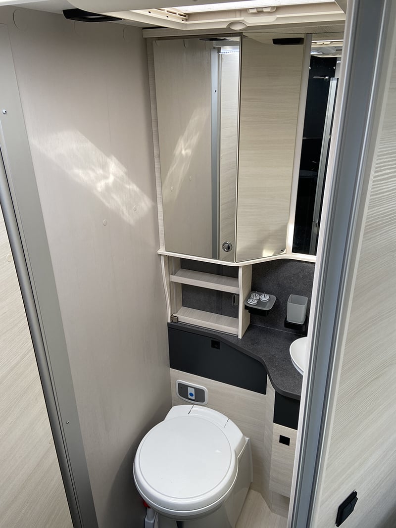 Profilé Chausson 788 Titanium Premium espace sanitaire