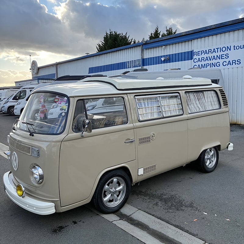 Fourgon Combi VW T2 Devon profil avant gauche