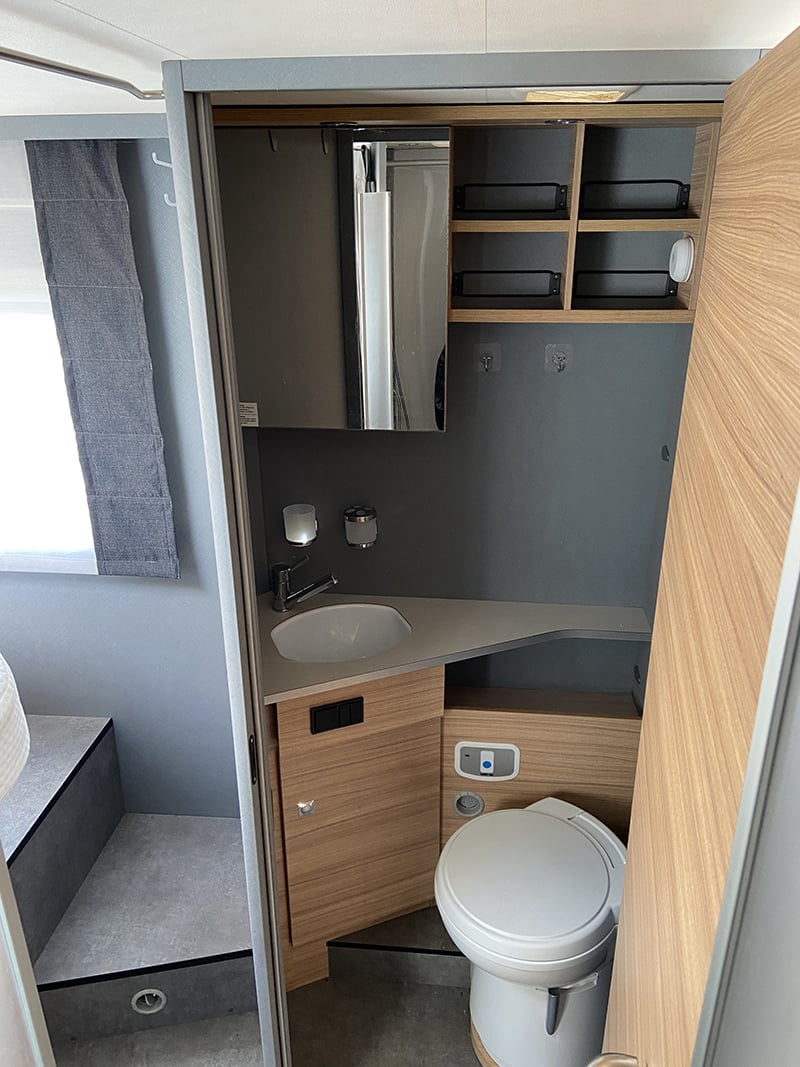 Profilé Detlheffs Just 90 T7052 DBL espace sanitaire