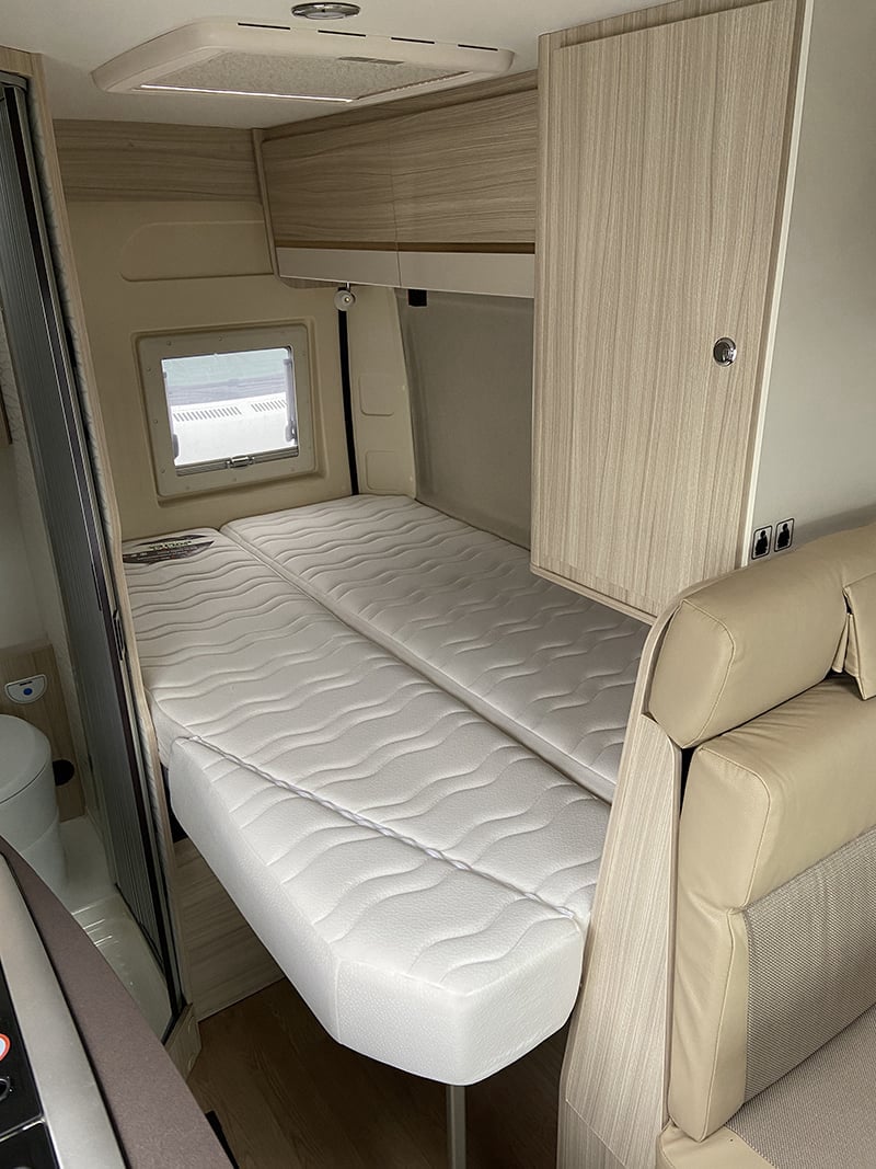 Fourgon Dreamer D 42 espace couchage