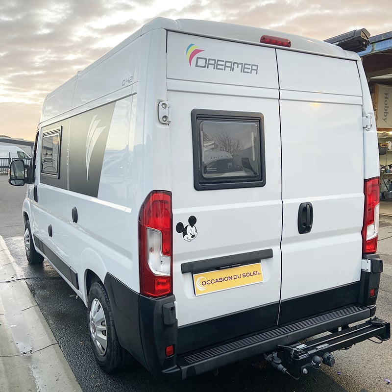 Fourgon Dreamer D 42 profil arrière gauche