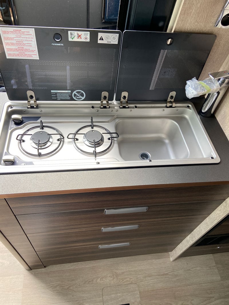 Laika Ecovip 600 Toit relevable espace cuisine