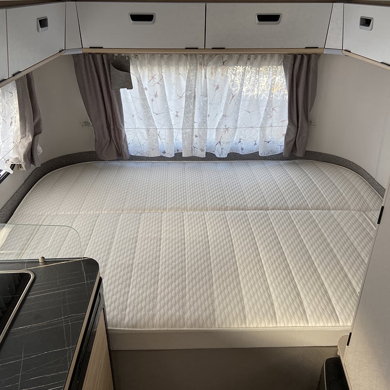 Caravane Eriba Touring 430 Urban Edition espace couchage