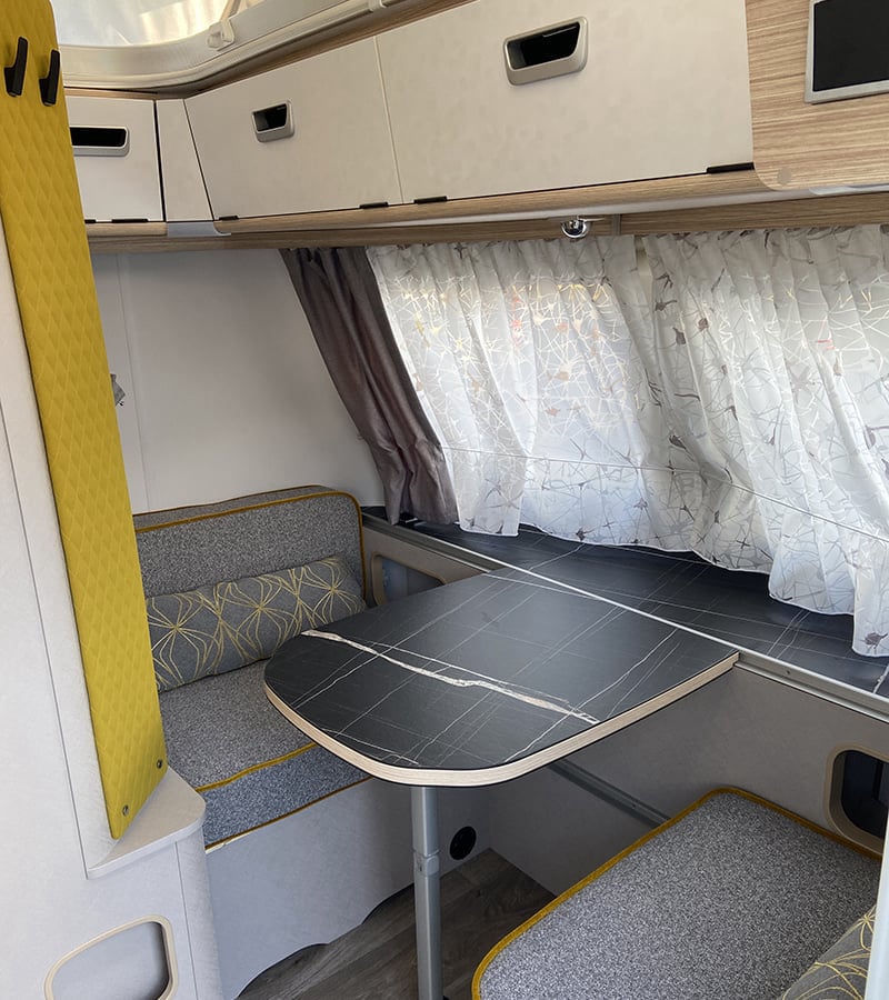 Caravane Eriba Touring 430 Urban Edition espace salon