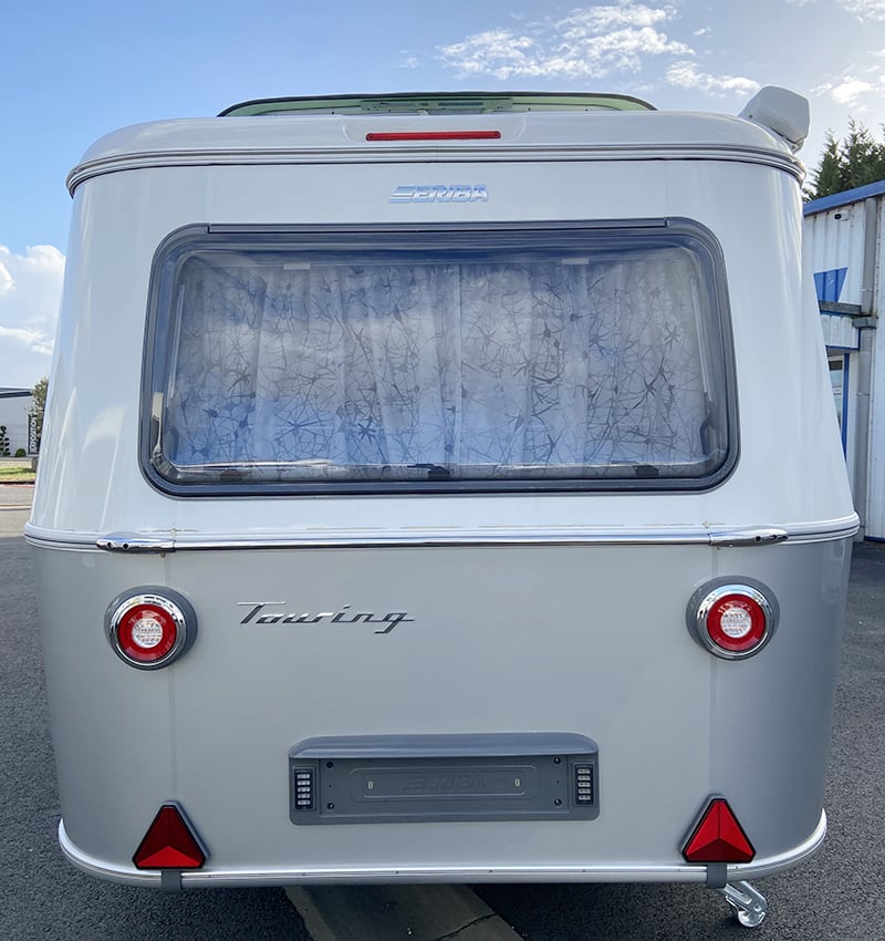 Caravane Eriba Touring 430 Urban Edition face arrière toit fermé