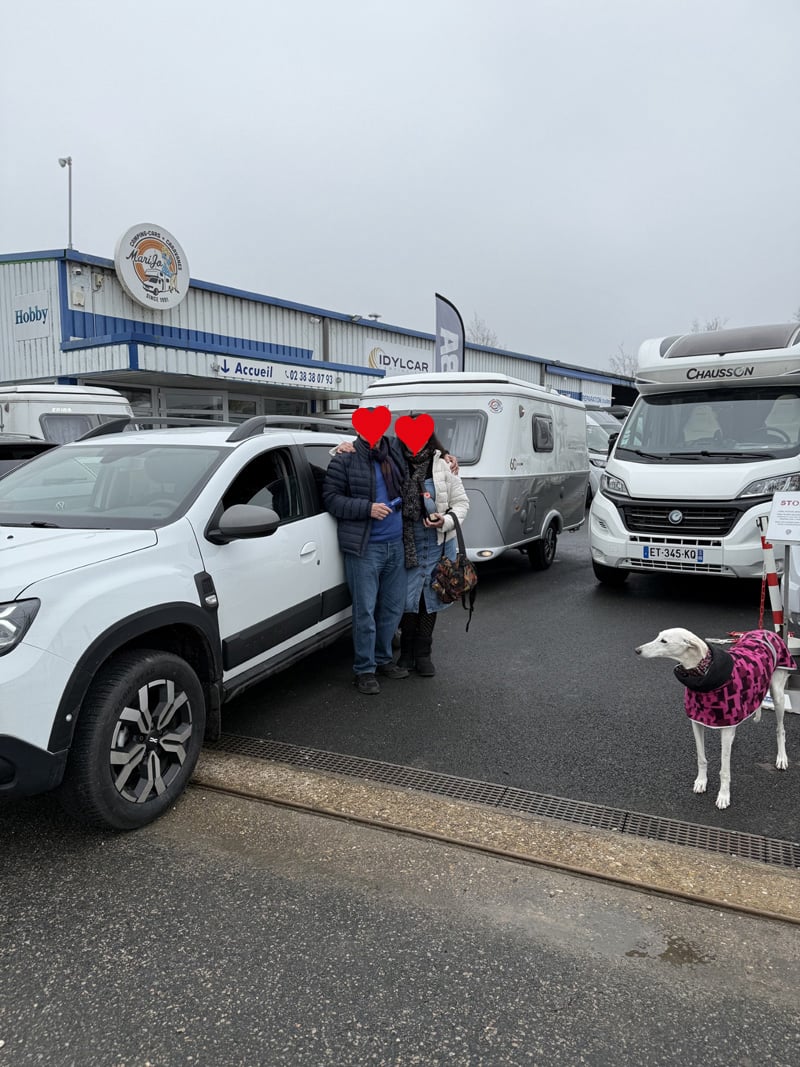 Photo Eriba Touring 430 couple et son chien lors du départ