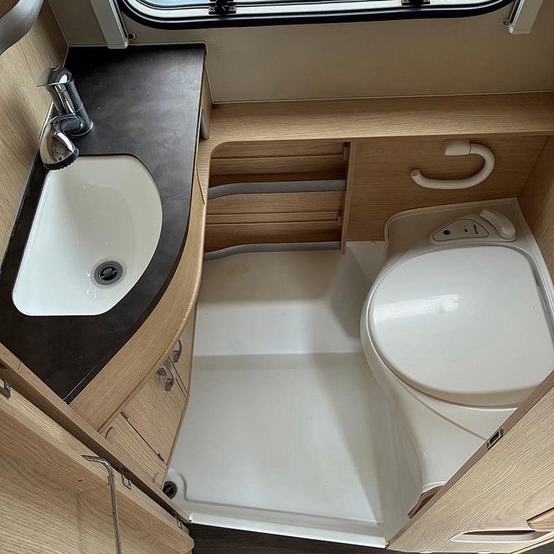 Caravane Eriba Touring 430 - 60e Edition espace sanitaire