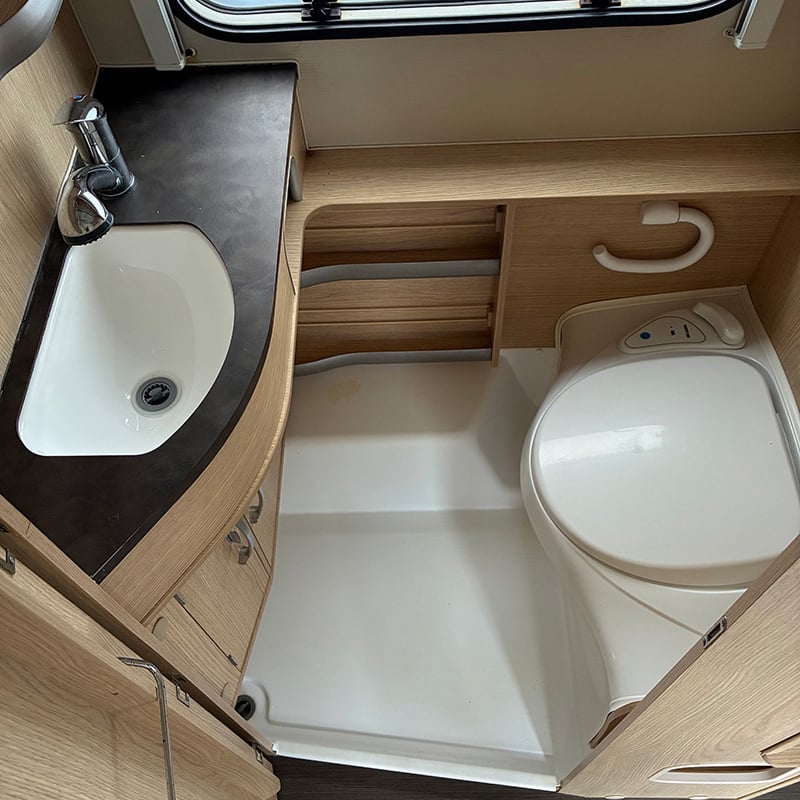 Caravane Eriba Touring 430 - 60e Edition espace sanitaire