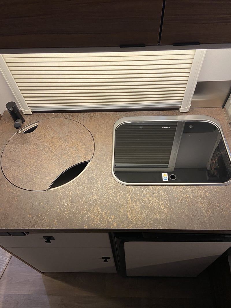 Caravane Eriba Touring 430 espace cuisine