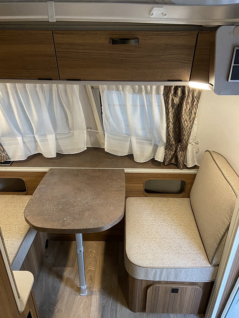 Caravane Eriba Touring 430 espace salon