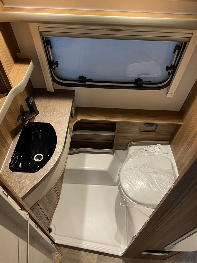 Caravane Eriba Touring 430 espace sanitaire