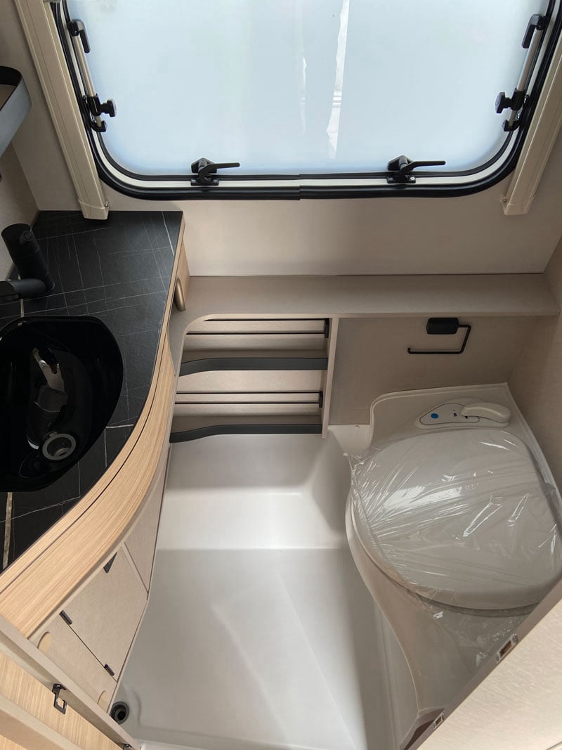 Caravane Eriba Touring 430 Urban Edition sanitaire