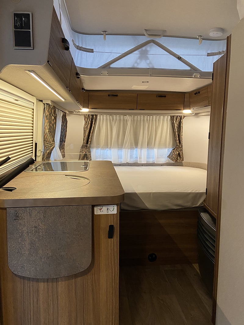 Caravane Eriba Touring 430 vue intérieure couchage