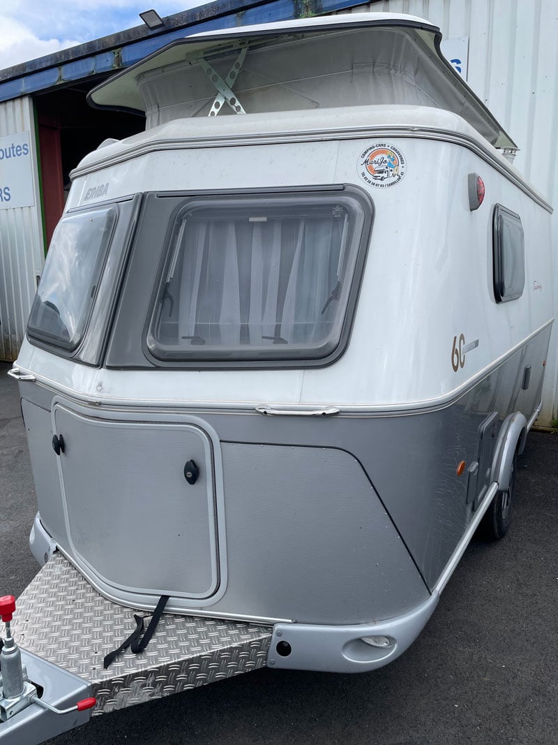 Caravane Eriba Triton 430 - 60e édition profil avant gauche