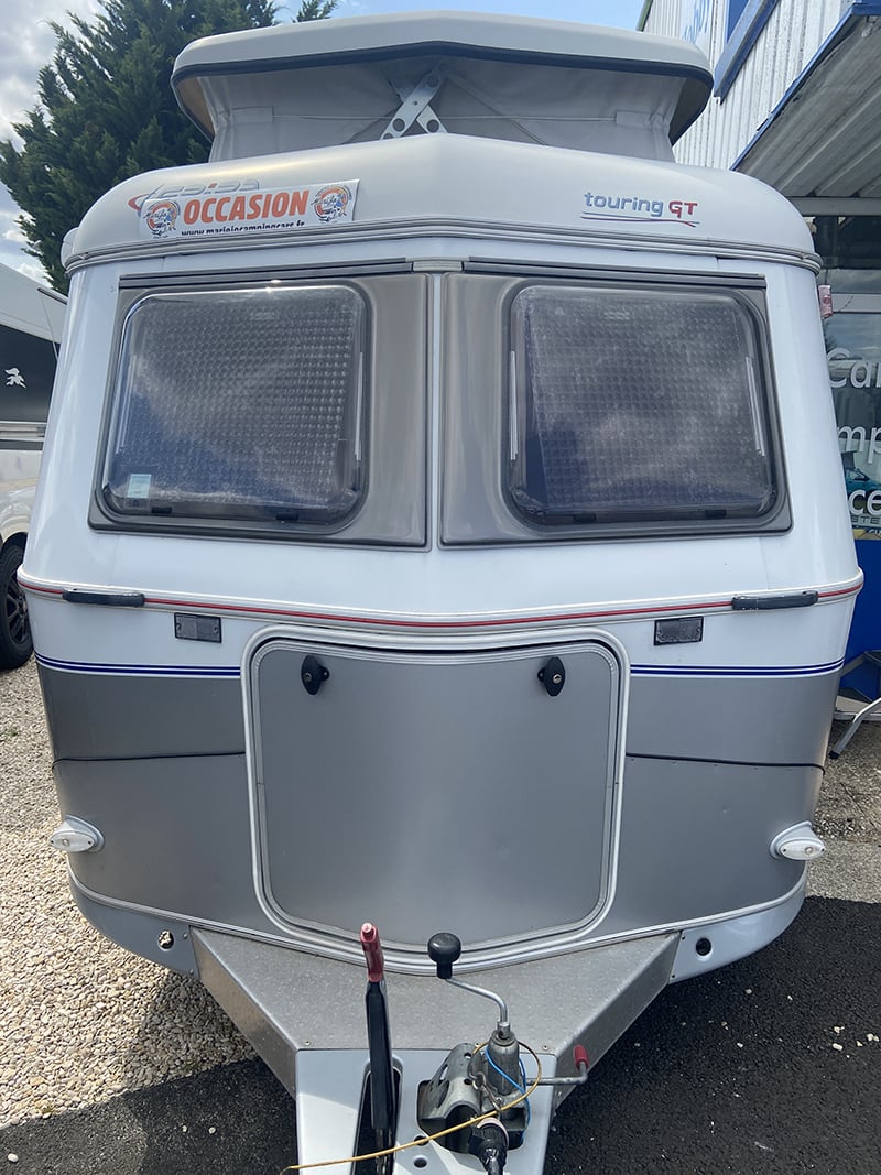 Caravane Eriba Troll 530 GT face avant toit ouvert