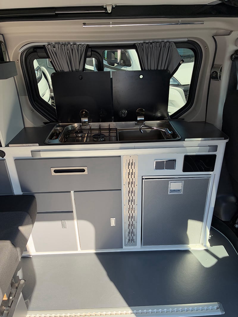 Fourgon Font Vendôme Autocamp espace cuisine