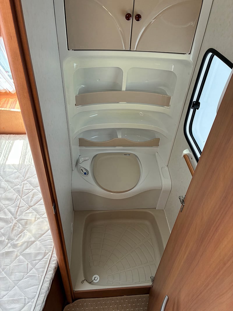 Caravane Hobby 495 espace sanitaire