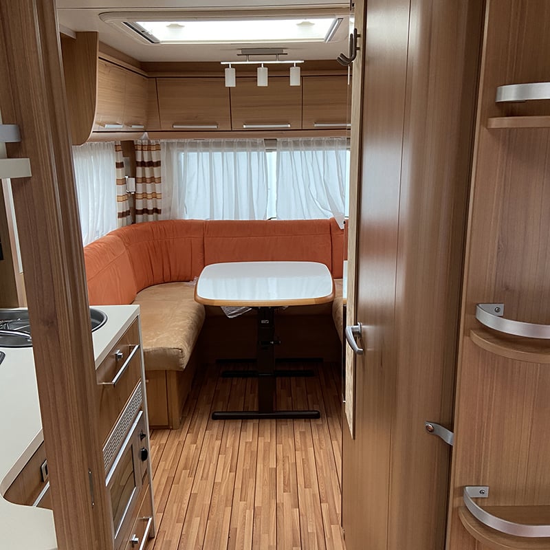 Caravane Knaus Südwind 500 EU vue intérieure salon