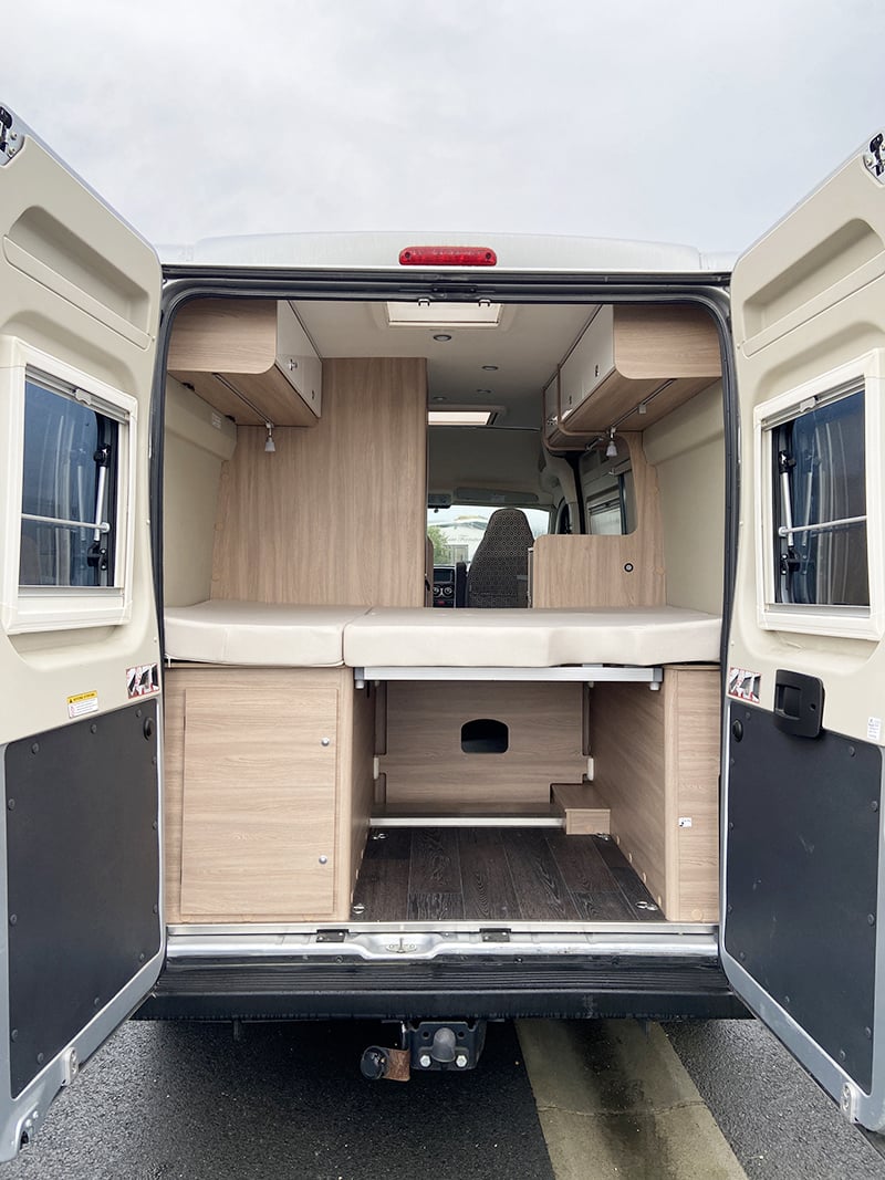 Fourgon Laika Kosmo 5.4 face arrière portes ouvertes