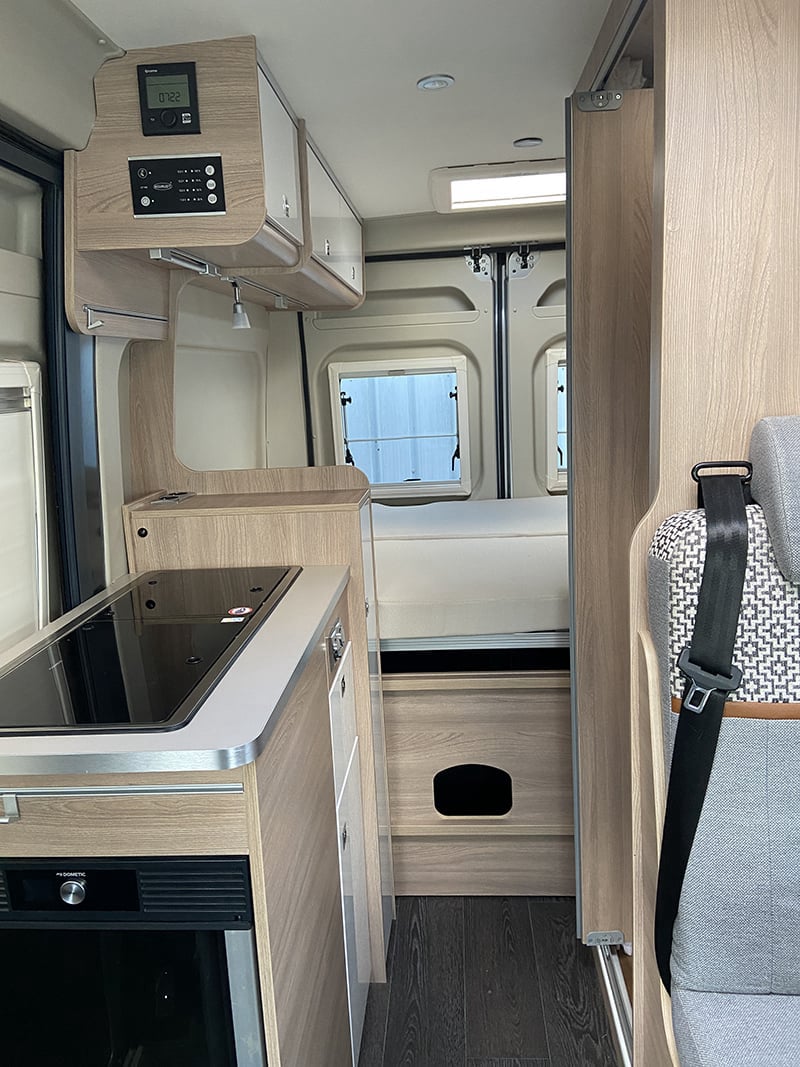 Fourgon Laika Kosmo 5.4 vue intérieure couchage