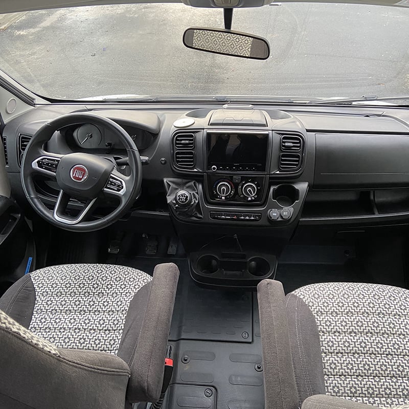 Compact Laika Kosmo Compact 5 cabine de pilotage