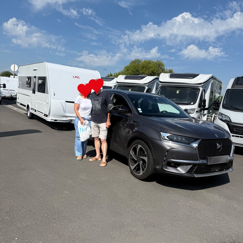 Photo Caravane LMC 490 K lors de l'attelage juste avant le départ