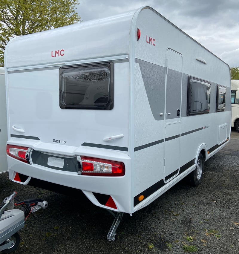 Caravane LMC Sassino 450 D profile arrière droit