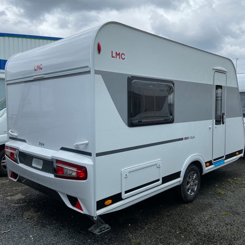 Caravane LMC Style 400 F profil arrière droit