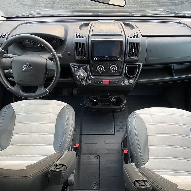 Profilé Sunlight T69 LC Adventure Line cabine de pilotage